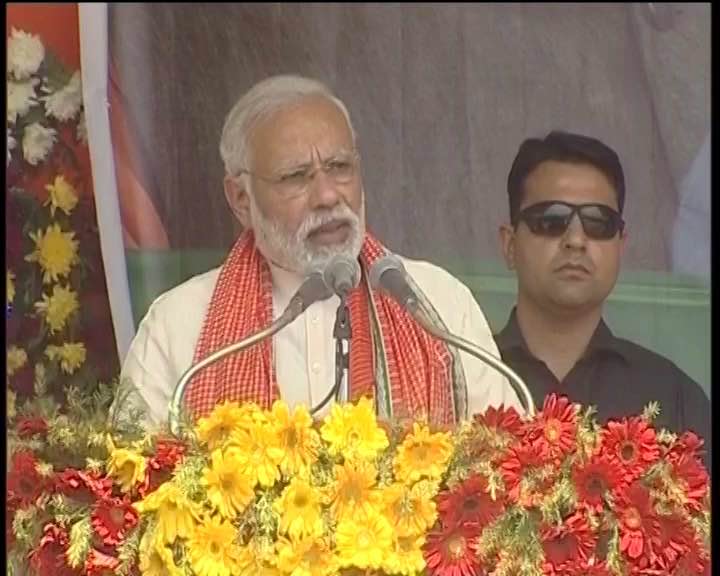 ABPNews's tweet image. LIVE: &quot;Youth don&apos;t get jobs in UP because of corruption&quot; says PM @narendramodi 
abplive.in/live-tv