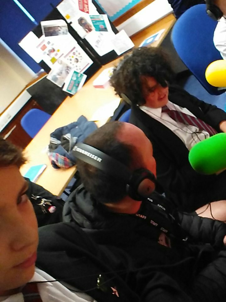 LMDCWaves's tweet photo. @lmdcpe With DJ J having a fact battle! #LMDCWaves π§π€ https://t.co/MebhSUFPMp