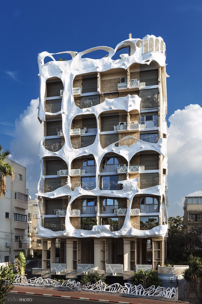 @matteo_cars Tel Aviv has a lot of classic Bauhaus architecture. This is known as "the Crazy House" and rather stands out in contrast