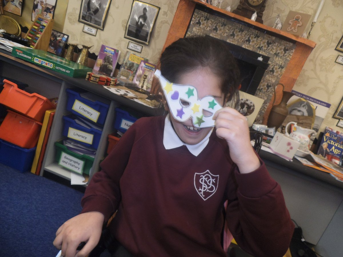 year6_ps's tweet photo. Our fantastic Mardi Gras masks!#french #mardigras https://t.co/mlR8Yz8YV0