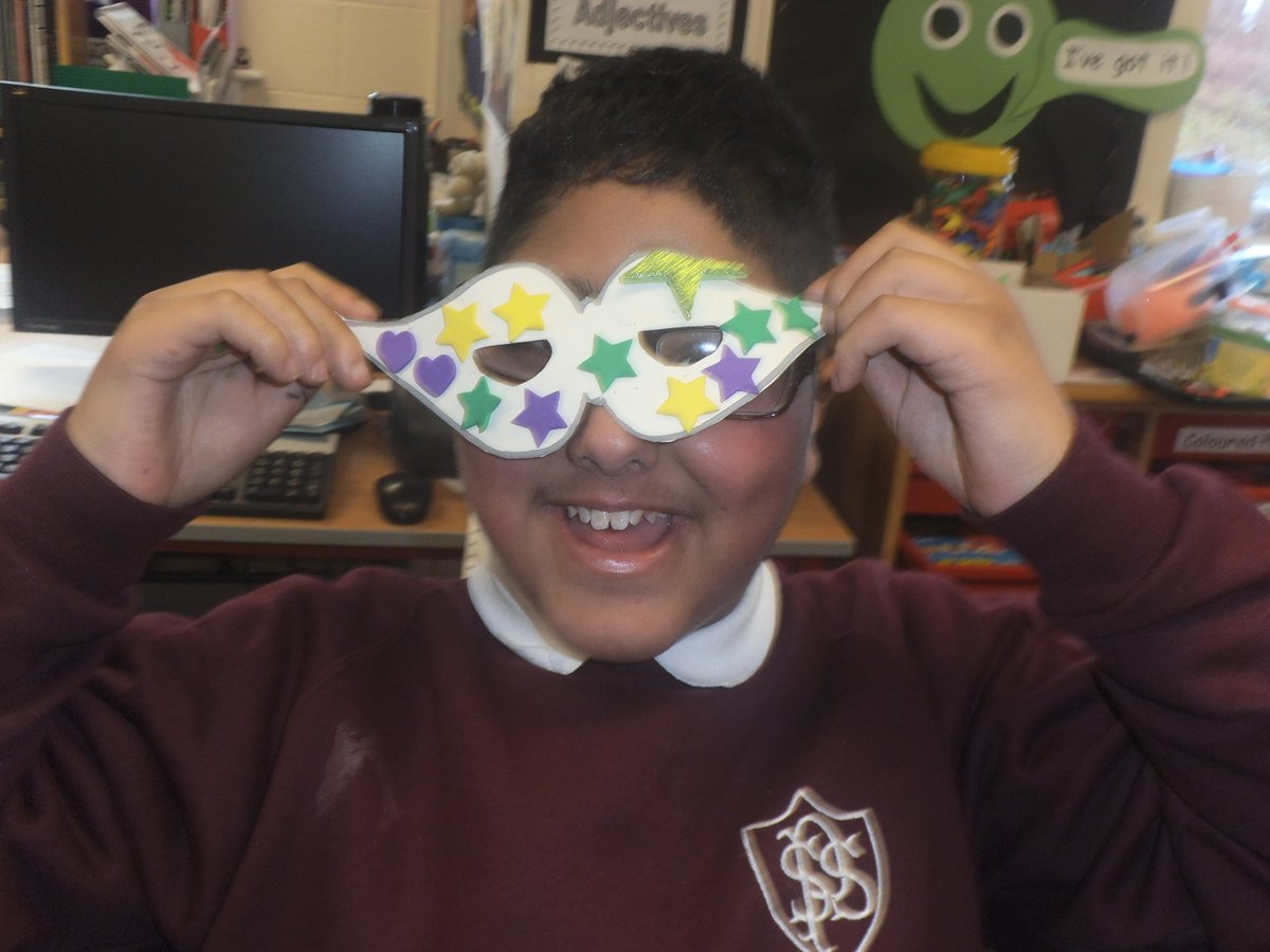 year6_ps's tweet photo. Our fantastic Mardi Gras masks!#french #mardigras https://t.co/mlR8Yz8YV0