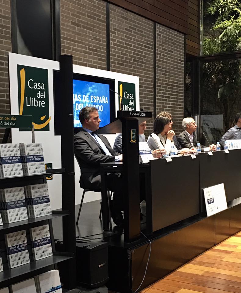 LabOliverRodes's tweet image. Presentación del libro Aguas de España y del mundo, del sumiller Faustino Muñoz, con la participación de Jordi Oliver-Rodés