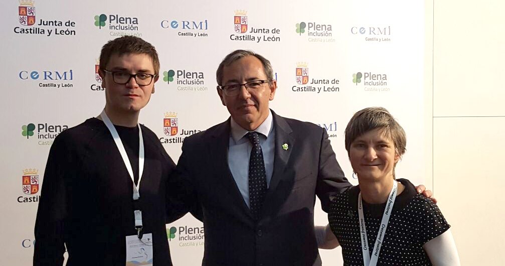 Plenainclusion's tweet photo. Seguimos en el Congreso de Mujer y #Discapacidad #CruzamosFronteras. Nuestro director @Egalvanlt con Senada de #EPSA @InclusionEurope https://t.co/0FQevNhvnm