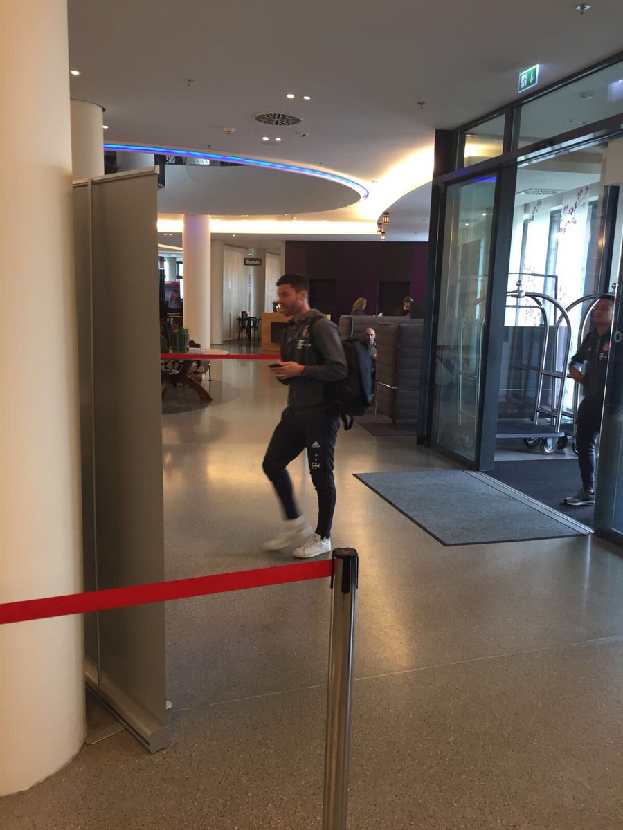 TomTheProducer1's tweet photo. So Bayern Munich @FCBayern turned up at our conference just now. Which is nice of them 👍🏻 @manucoreCONNECT #ESCDF @InfinityMunich #Munich https://t.co/qj3VoGatvz
