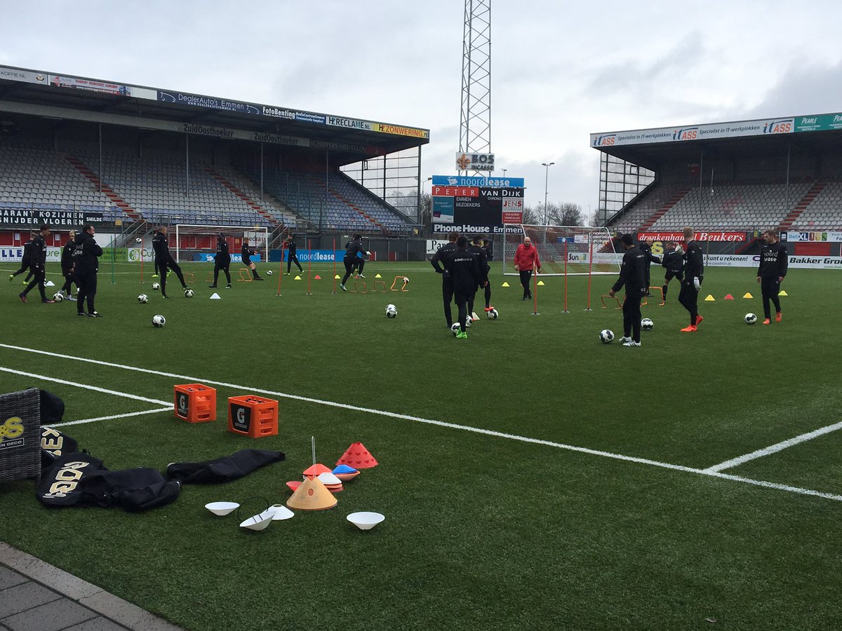 De selectie is nu nog aan het trainen en vanmiddag is het tijd voor Youngstars on tour met maar liefst 100 kinderen! #fcemmen #youngstars