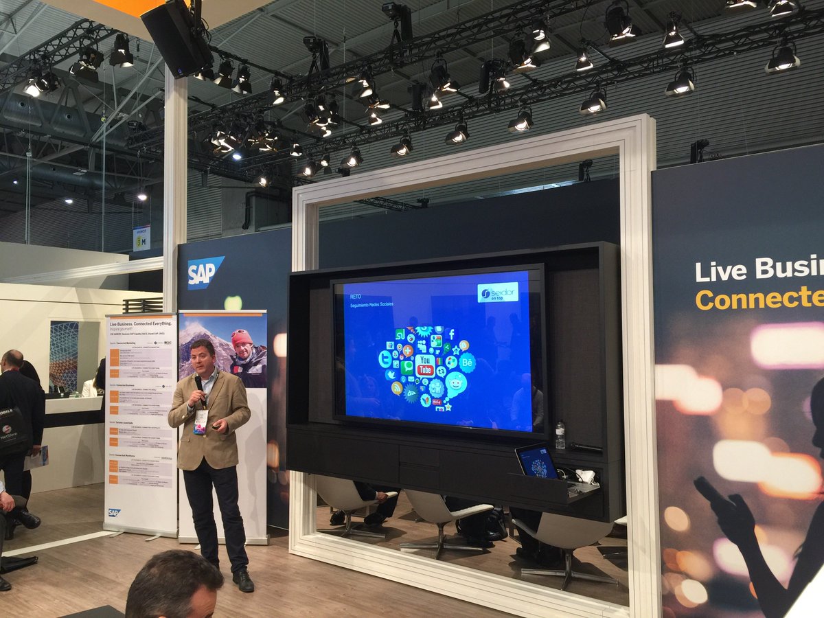 seidor's tweet photo. .@dreifs de @seidorlabs nos cuenta el desarrollo del proyecto @Ferranlatorre con la tecnología @saphcp en el #MWC17 @SAPSpain https://t.co/HGkFBGRnEu