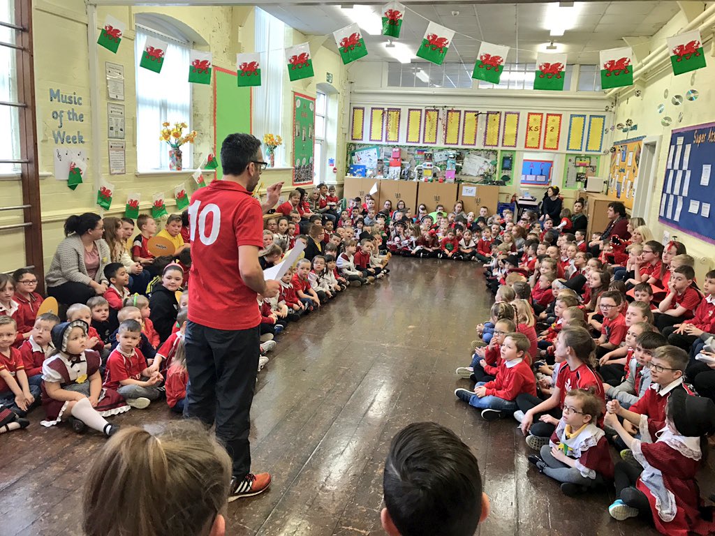 caradogprimary's tweet photo. Our Saint David's Day Eisteddfod is going very well this morning #GoCynon♦️ #GoTaf💚 #GoDar💫 #DyddGwylDewiHapus 🌾 https://t.co/o8Quv0HV1o