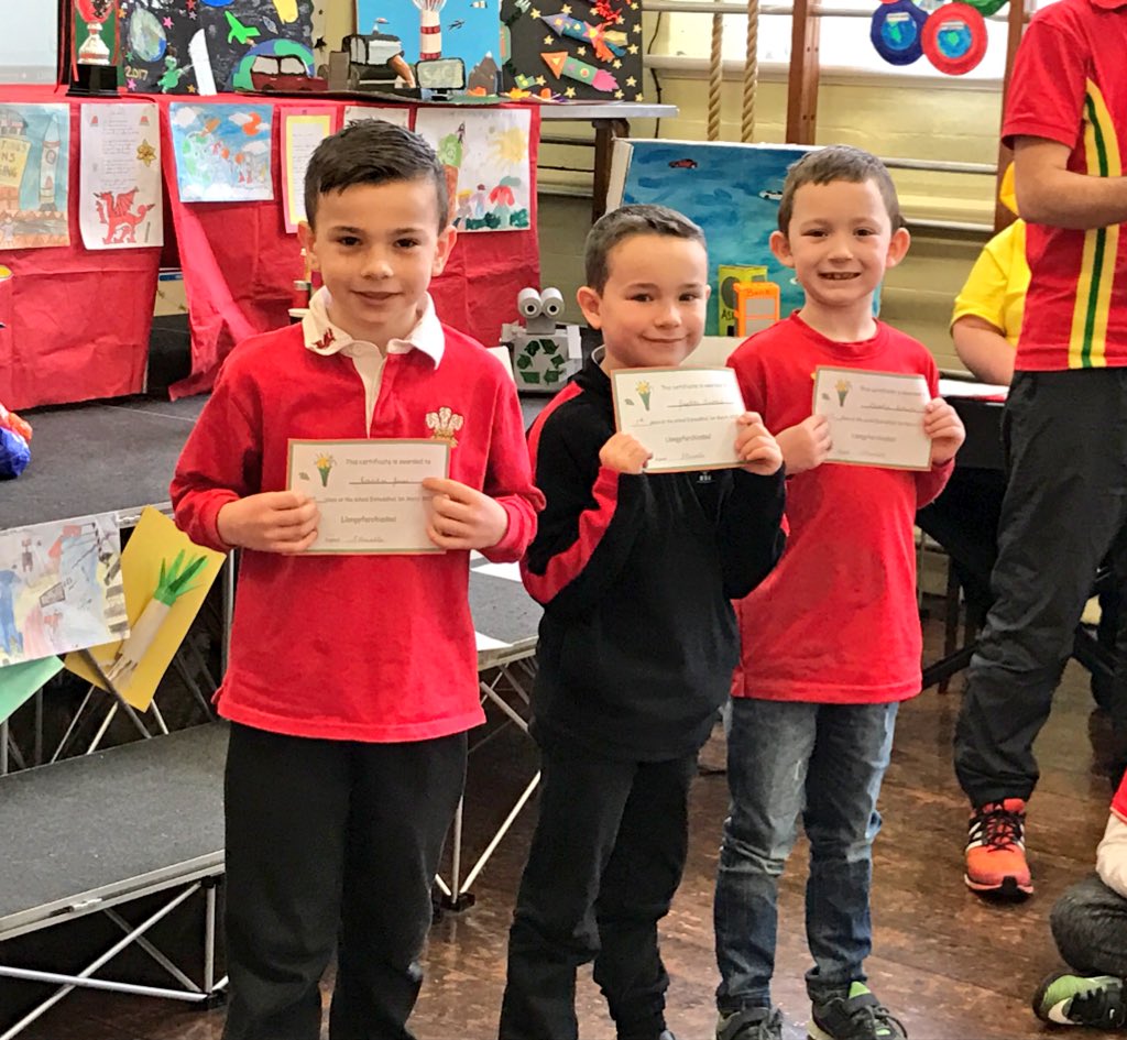 caradogprimary's tweet photo. Our Saint David's Day Eisteddfod is going very well this morning #GoCynon♦️ #GoTaf💚 #GoDar💫 #DyddGwylDewiHapus 🌾 https://t.co/o8Quv0HV1o
