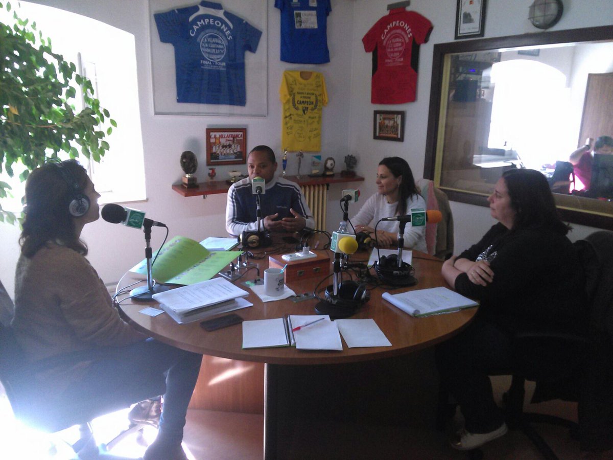 TALENTera2016's tweet photo. Hoy en @RadioVillafranc 4 visita de talentera Inma, Jimmy y Carmen hablan de intermediación laboral . Gracias 😁😁 https://t.co/PF3cQNbxcd