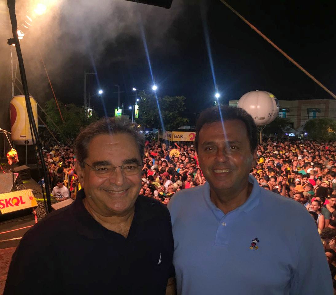 SandraRaissa's tweet photo. Pref @carloseduardo12 e vice-pref @alvarocdias estiveram presentes nos 4 cantos de Natal prestigiando e apoiando o #CarnavalMulticultural https://t.co/aqj3Lkjw9L