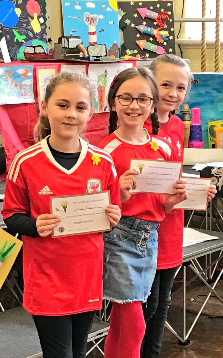 caradogprimary's tweet photo. A few of our #winners #1st #2nd #3rd ❤⭐️💚❤⭐️💚❤⭐️💚 #GoCynon #GoTaf #GoDar https://t.co/pfQWYo5Vdt