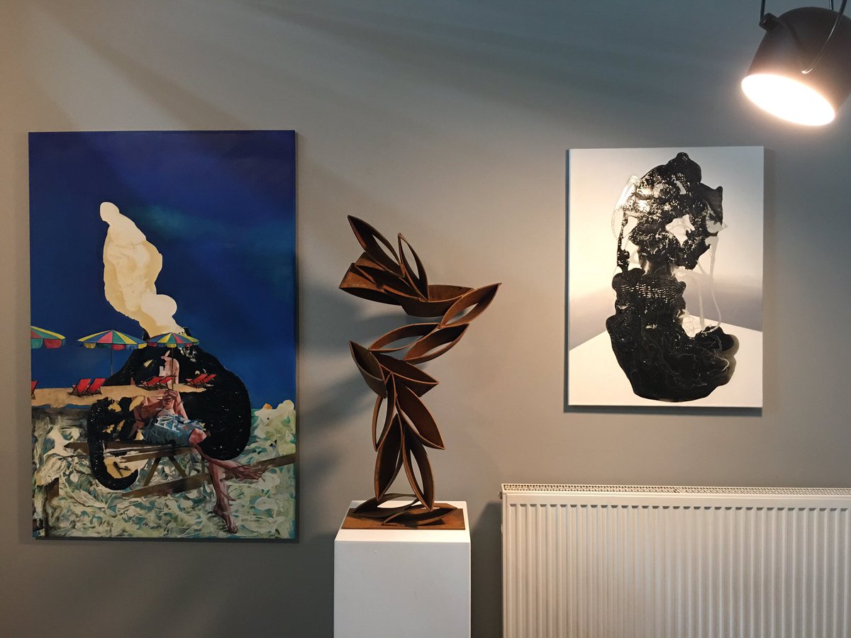 Rückblick: Hanuk Jung (links u. rechts) und eine Skulptur von Peter Müller in unserem Galerie-Office.