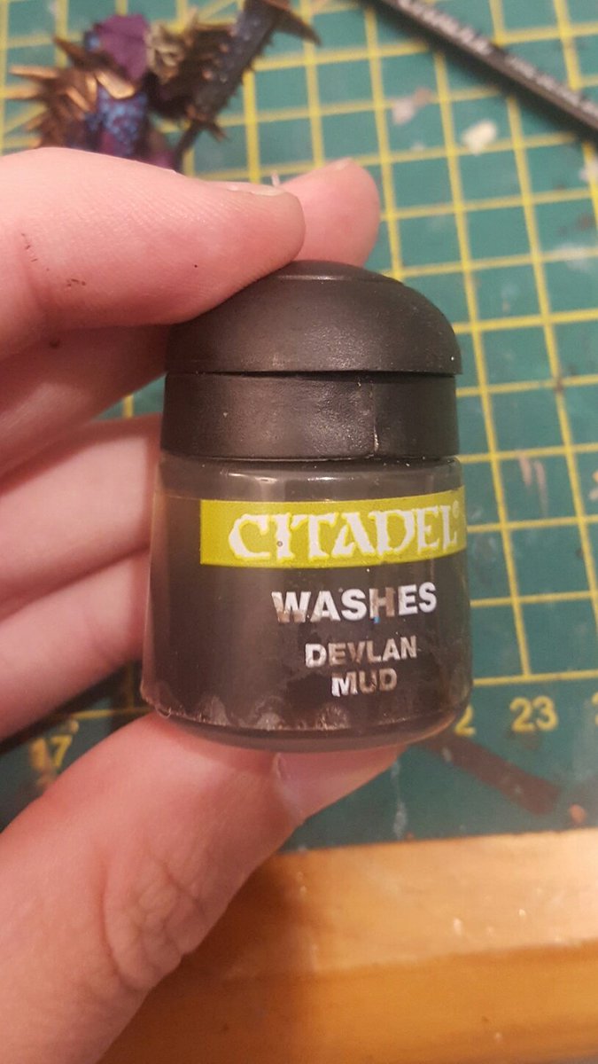 SomeCallitLuck's tweet photo. Retweet if you remember painting with this and wish they still sold it! #devlanmud #lastpot https://t.co/FBUYfPL2us