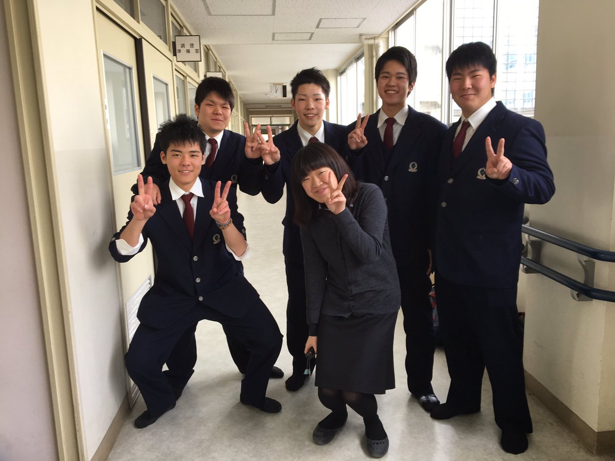 maito0526's tweet photo. 卒業しましたー😊😊 
3年間楽しかった☺️ https://t.co/jLKTOjtKBS