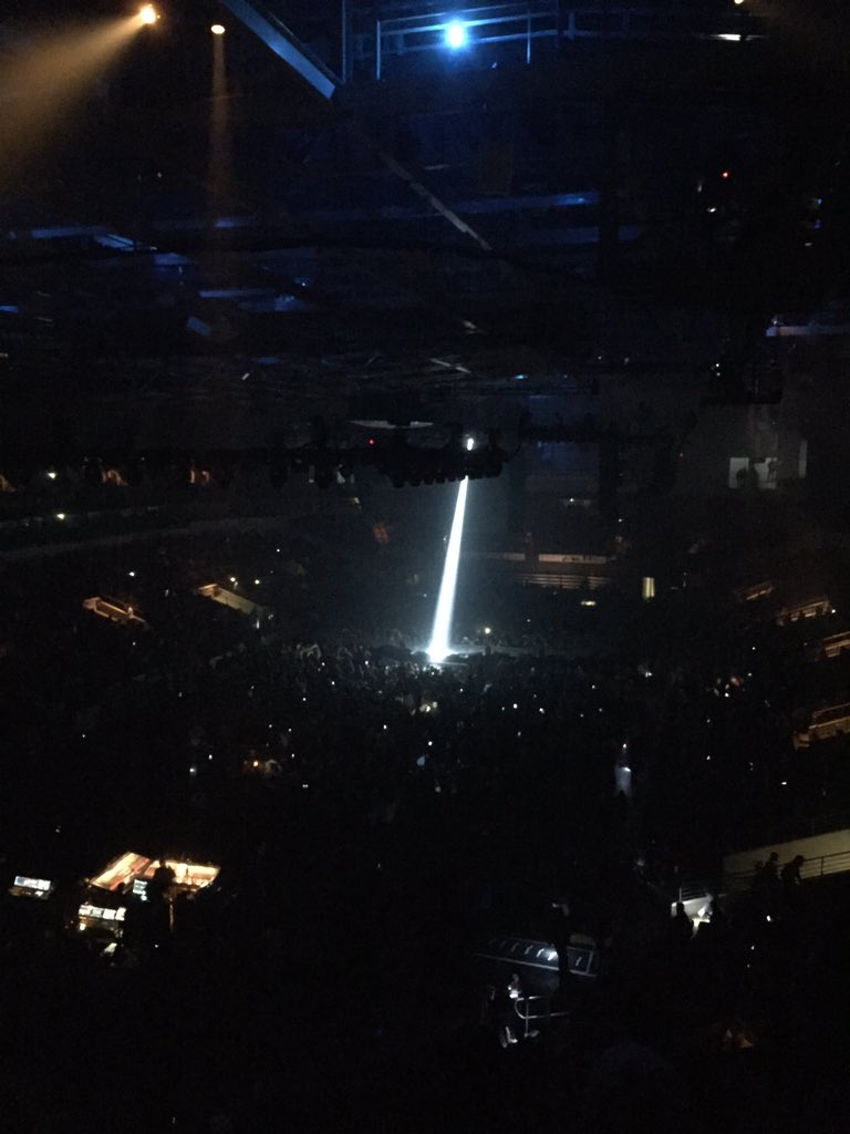 FineWhiskeyGirl's tweet photo. When @ericchurch does Hallelujah by #LeonardCohen #Amazing 😳👏😇 💙 https://t.co/J09MsRFvRY