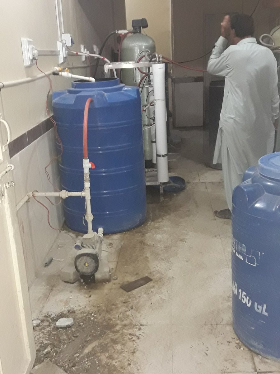 memo_adocate's tweet photo. لاڙڪاڻي جي گردن جي وارد م دائلاسس پلانث ڪافي ارسي کان خراب مريض پريشان مريضن جي حالت خراب ايم ايس مريضن کي آفيس مان    دھڪاري ڇڏيو https://t.co/sRl101QpI6