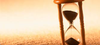 Artık beni paramparça etmesine izin verdiğim tek şey "sabır."
Biliyorum çünkü zamanı gelince,
yalnız o eskisinden daha iyi eder..