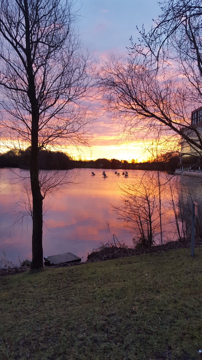 EasyfairsPackUK's tweet image. Beautiful sunrise at the NEC this morning  and final touches to the show being made. See you all later! #pack2017