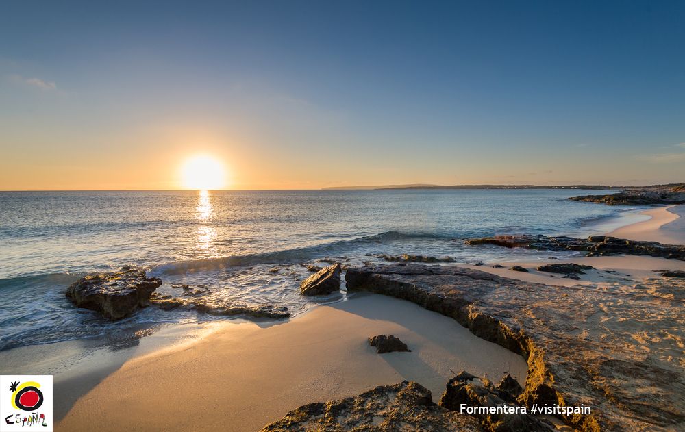 EspanaEnLatam's tweet photo. Today’s the Day of the #BalearicIslands. May the dwellers of these lovely islands have a nice day! #IllesBalears #VisitSpain @TurismeBalears https://t.co/MqRA3sTvQO