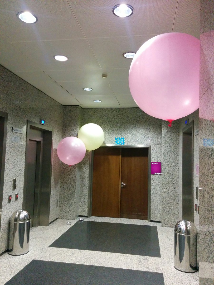 Llegar a la ofi e inundarte de colores y alegría <a href="/somosyoigo/">Estamos en @yoigo</a> #yoigoesmucho