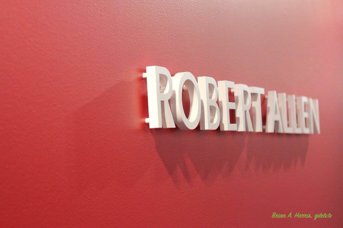 iamtonyacomer's tweet photo. Filming at Robert Allen | Beacon Hill in The Washington Design Center. Had a blast! #robertallendesign https://t.co/t71H0j6t0A