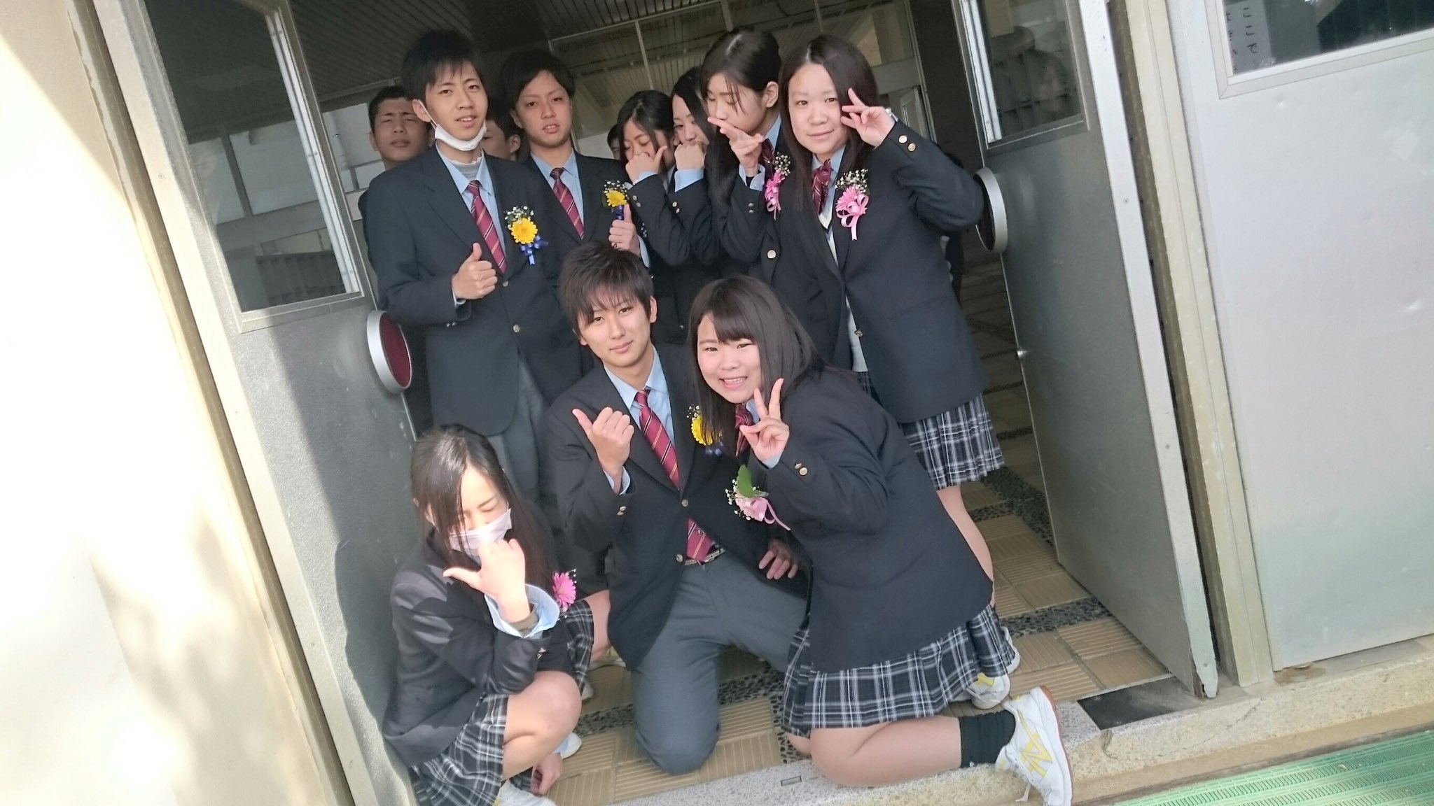 岡田 明香里 藤井学園寒川高等学校 卒業 なんやかんやで3年間続いたね 3年間続いたんも先輩や周りの人達 家族 学校いけ って言うてくれた人や たくさんの人達のおかげです ありがとうございました 色んな想い出たくさんできてよかった