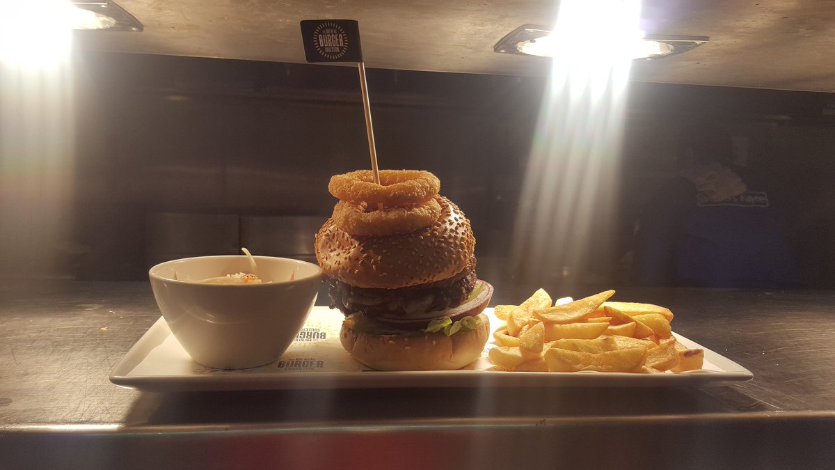 kingwilliam_bf's tweet photo. Our first new menu burger, all our feedback has been extremely positive 😀😀😀😀 @academy_south @Cheekymkm @MalcolmWinkley https://t.co/V39ZgPSpKR