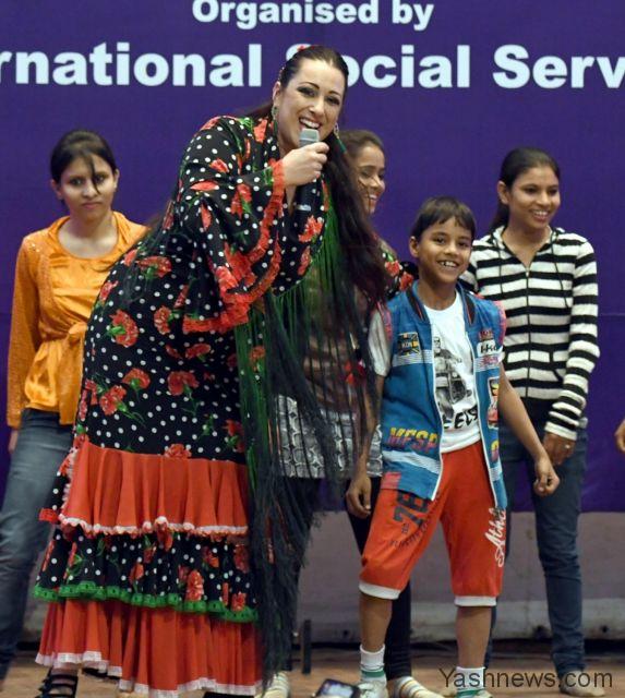 SulabhIntl's tweet photo. Spanish singer @MariadelmarFern performs to supp SwachhBharatCampaign during a prog org @SulabhIntl in ND, 28/2/17 https://t.co/NNIHlikVnq https://t.co/kPFUKOt8QY