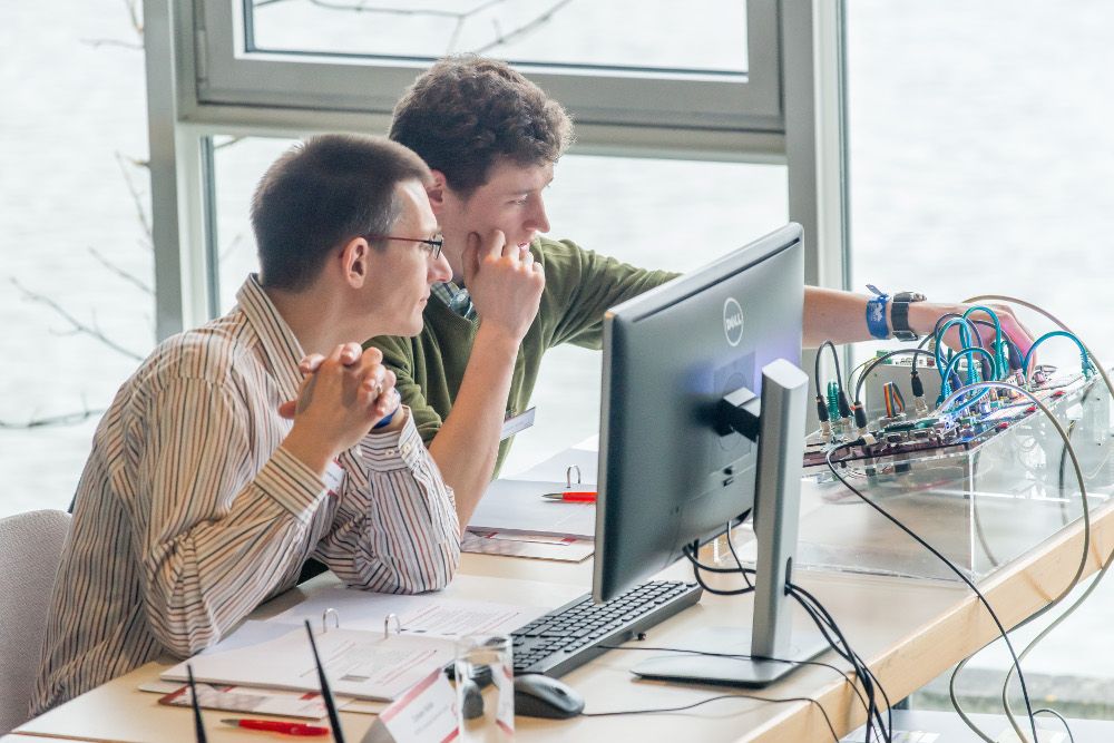 Automat_Treff's tweet photo. Hilscher macht Sie fit für #Industrie40 – Geballtes Know-how rund um das Thema #netIOT https://t.co/kj0ArWMKhY + https://t.co/sQNmQ9wRBD https://t.co/s7IexNPSR3
