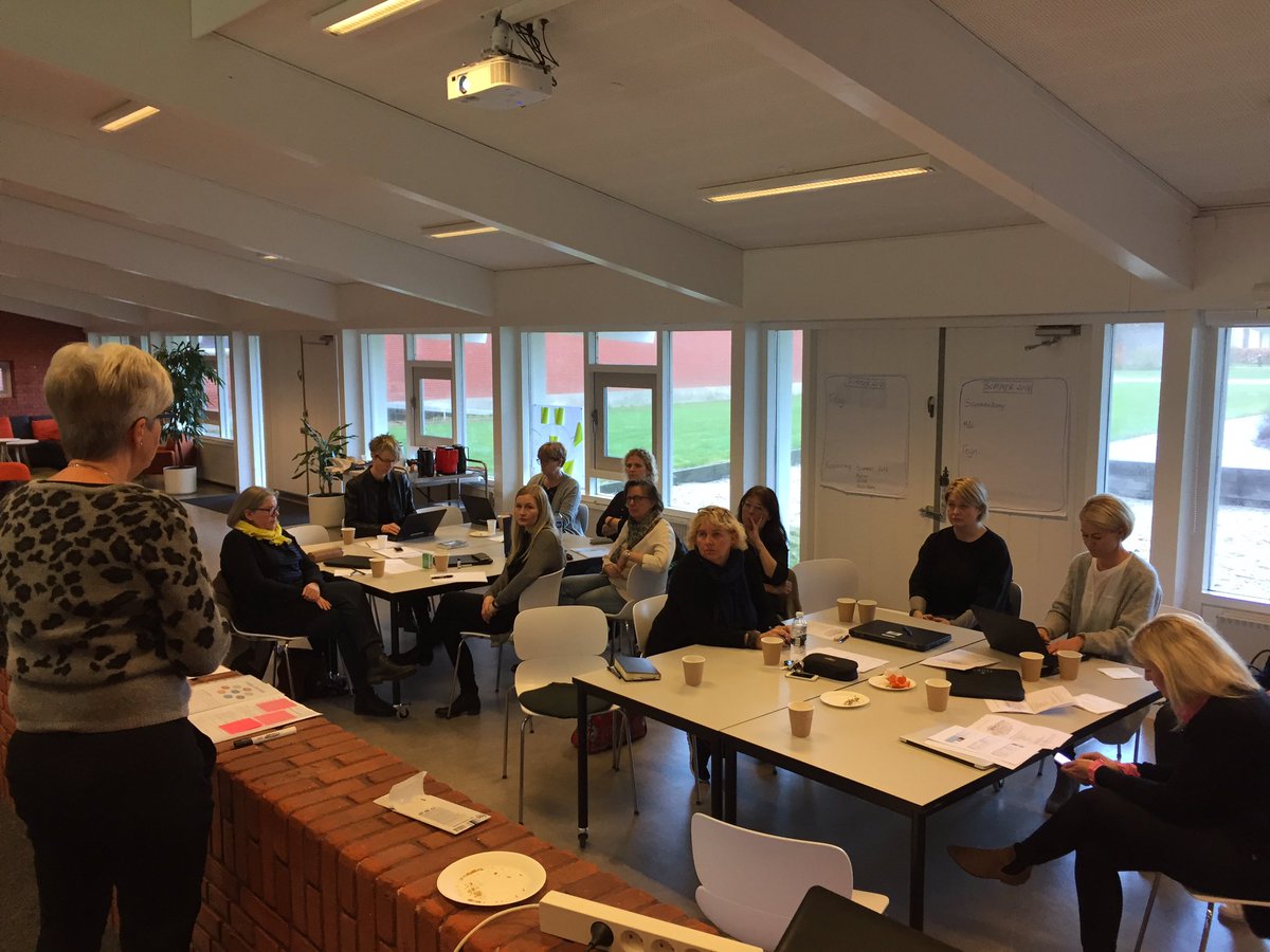 skolelederTM's tweet photo. Vi arbejder med strategi for læsning på Auraskolen #engagerede #læsevejledere https://t.co/UKUKhsu6Bp