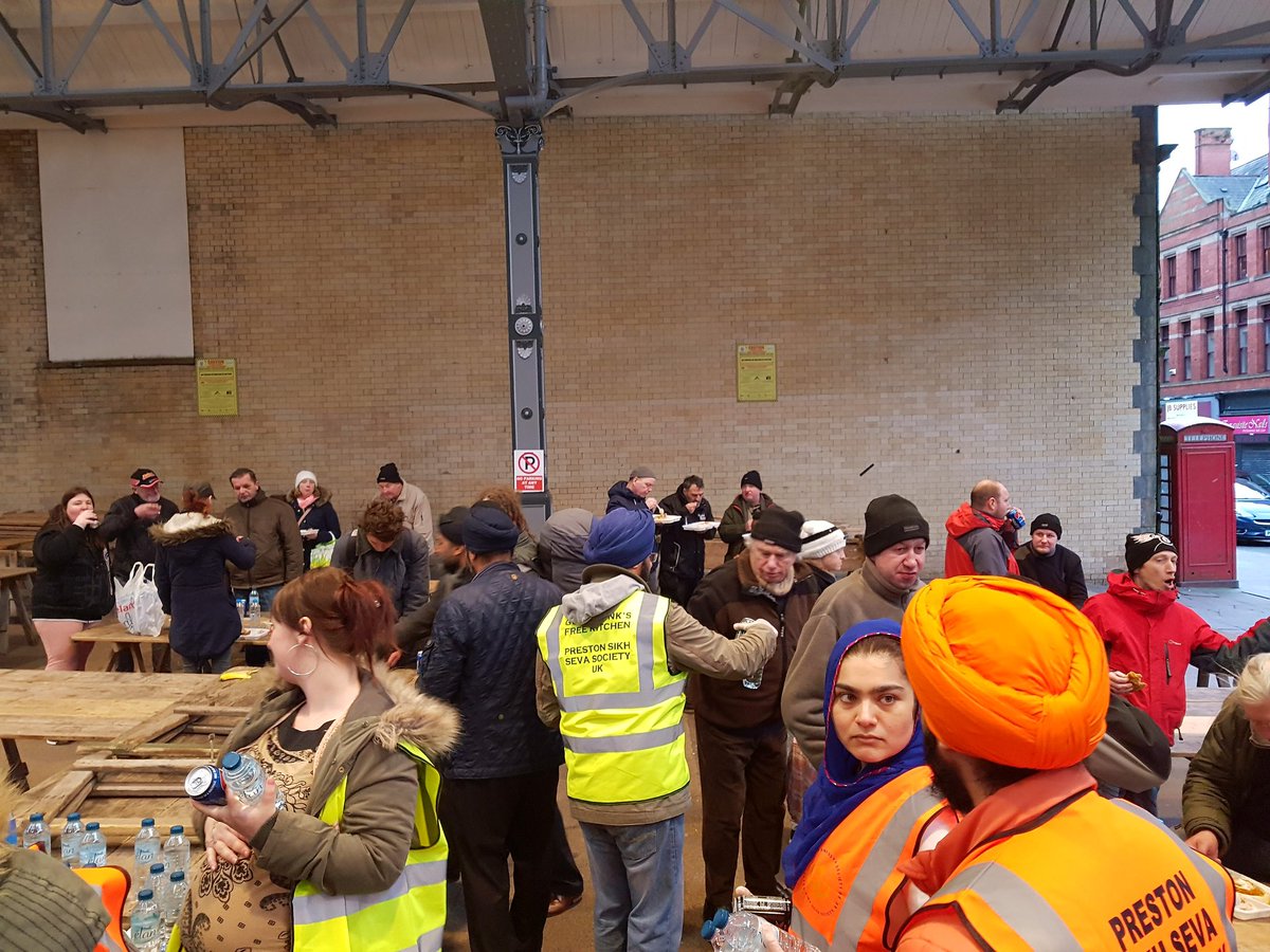 GNFK Preston Providing Selfless Service To The Homeless &amp; The Vulnerable. @SwatLondon <a href="/Khalsa_Aid/">Khalsa Aid</a> <a href="/SikhPA/">SikhPressAssociation</a> @PrestonPost <a href="/BGngss/">Preston Gurdwara 19A</a> <a href="/RaviSinghKA/">ravinder singh</a>