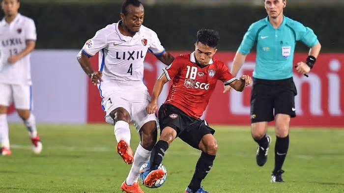 Trends_Zone's tweet photo. ACL hero Chanathip, coach Kiatisuk ensure magical day for Thai football #chanathip #coach #kiatisuk #ensure… https://t.co/t8w71de49r https://t.co/hHkBwErj4E