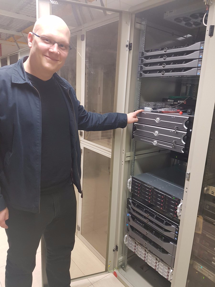 dada_amater's tweet photo. Už jsme jen v #cloudu. Btw: prodám #servery a diskové pole #dell levně :-) https://t.co/O83AFwxGah