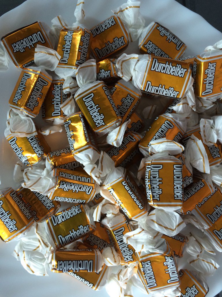 steigercst's tweet photo. Neue Bonbons auf dem Konferenztisch. Passend zum Jubiläum "10 Jahre #AutoBildKlassik". https://t.co/P07uA9H9ZQ