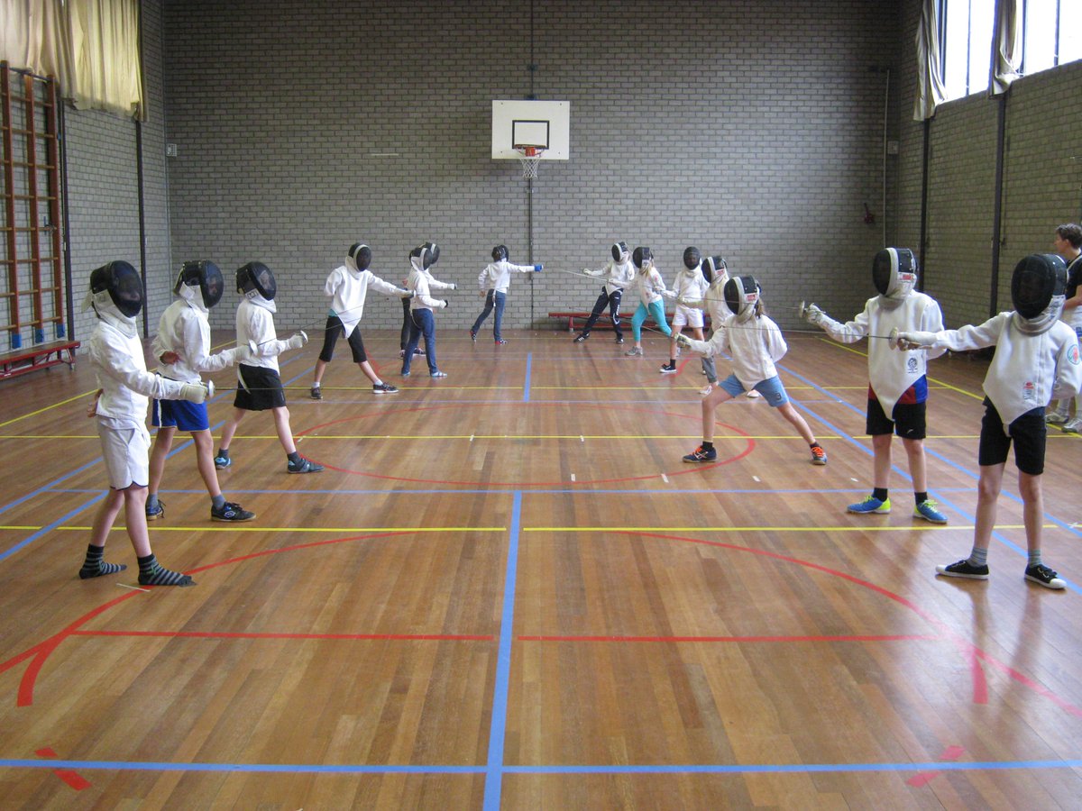 Vandaag alweer de laatste schermles voor de groepen 6 en 7. Wat was het leuk en wat deden de leerlingen het goed !