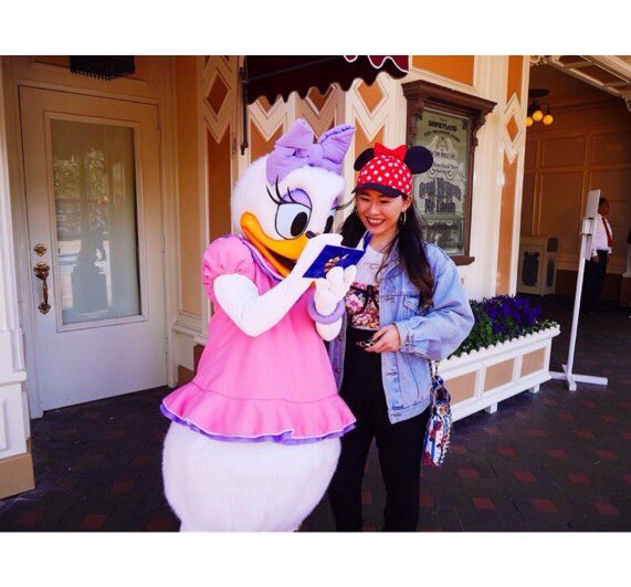 8824N's tweet photo. 👙🍇🎀💜💅🏼💕💖

#love #daisy #anahime 
#california #californiadisney 
#デイジーテンションマックス
#グリーティング途中にダンス披露
#ナイスパッションでした https://t.co/aG5ZnzyxH1