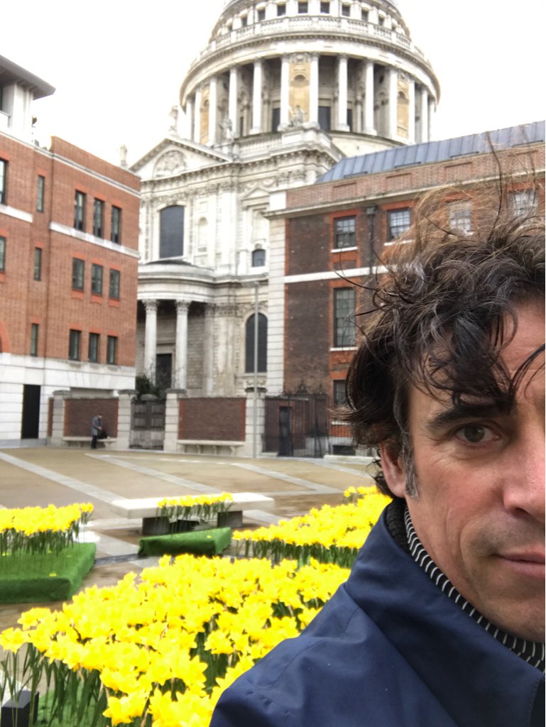 StephenMangan's tweet photo. I'm at the @mariecurieuk Garden Of Light in Paternoster Sq. It's rather beautiful. #gardenoflight https://t.co/jfQHH5Siw1
