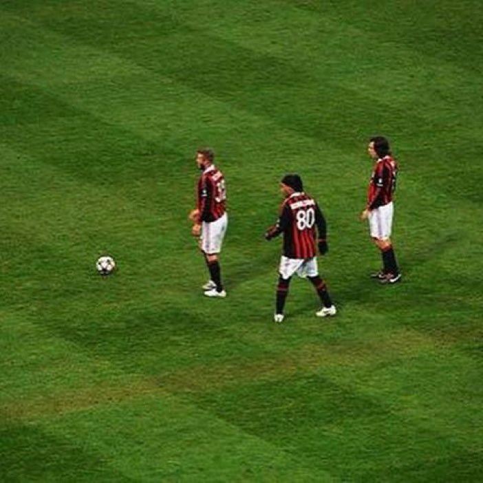 Nowfootball's tweet photo. Poor goalkeeper... https://t.co/diN1wHCVwZ