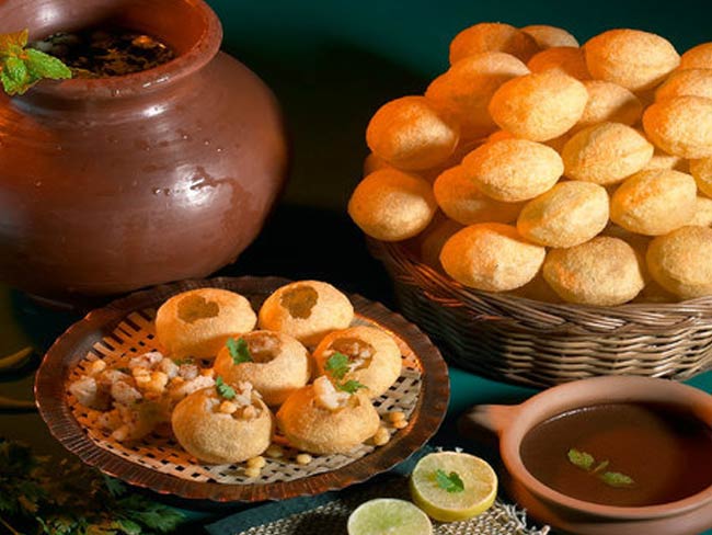 mumbaikarfest's tweet photo. If you are in the mood to tantalize your taste buds fall in love with Mumbai all over again #MUMBAIFESTIVAL #MUMBAIKARFESTIVAL #LOVEFORFOOD https://t.co/icXKqmIH0N