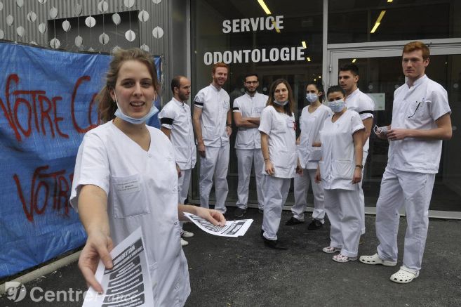 lescdf's tweet photo. La lutte se poursuit pour les étudiants en chirurgie-dentaire de Clermont-Ferrand https://t.co/a9oKpnx4A1 #DENTger @MarisolTouraine https://t.co/Aq8OUJ0IFS