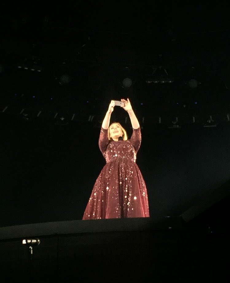 AAdelequeen's tweet image. WHERES THIS SELFIE