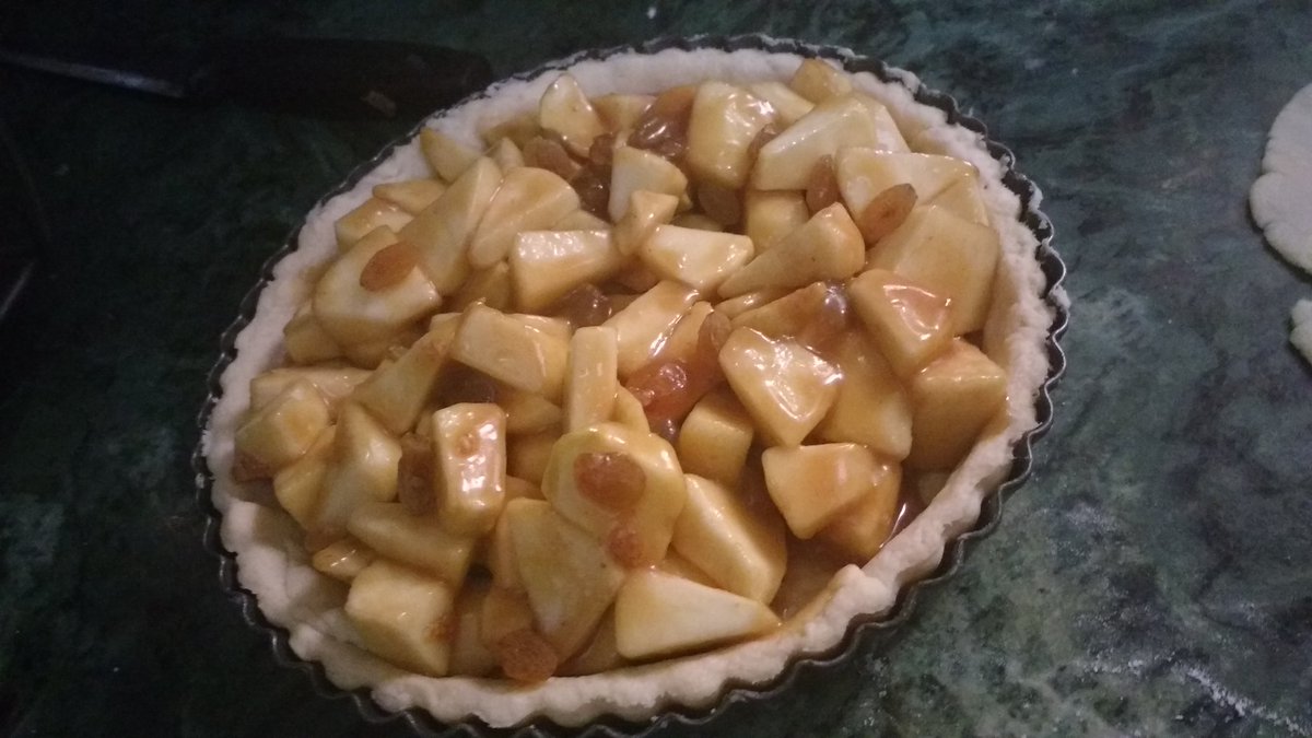 kalaitwit_k's tweet photo. If you wish to make an #ApplePie from scratch, you must first invent the universe. 
And conceal them, so no one tries to steal your pearls. https://t.co/Bk1KhVnvtU