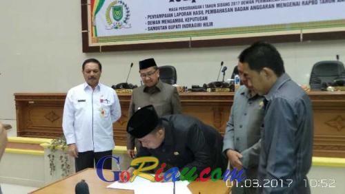 Kabar_Indragiri's tweet photo. #Berita Turun 277 Miliar, APBD Inhil Disahkan Rp2,1 Triliun https://t.co/WLzSJXSLaB https://t.co/zVxr5UMzMp