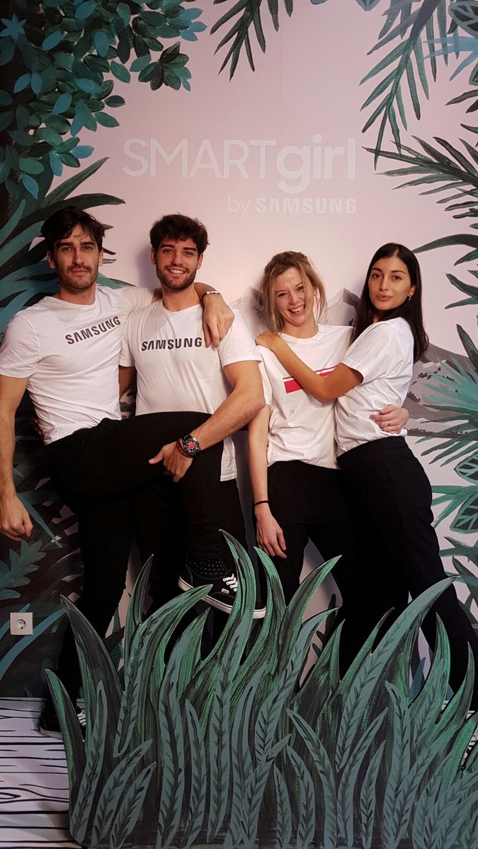 ABC_PERSONAL's tweet photo. Otro año más, nuestros chic@s durante la Mercedes Benz - Fashion Week de Madrid. ¡Cómo se lo pasan!#azafatos #abcpersonal #agenciapersonal https://t.co/1TYBhy8Qkg