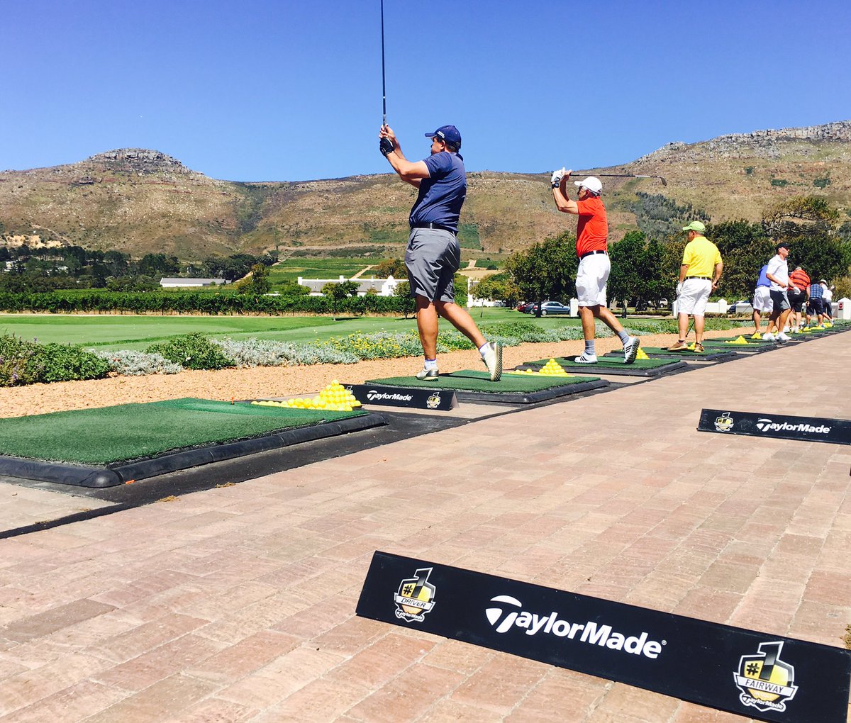 TaylorMadeSA's tweet photo. Cape Town showing off with perfect conditions at @SteenbergGC ! #TMFitting #BetterEverything https://t.co/tkgA7LT3Lw