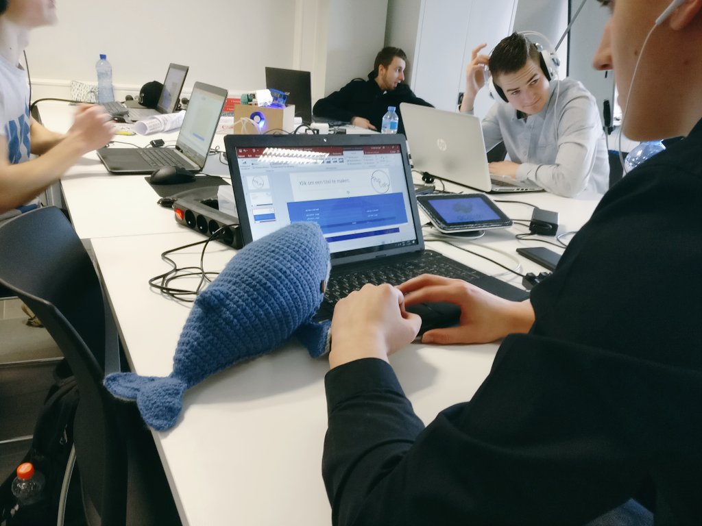 popcoinpay's tweet photo. Presentatie voorbereiden #itfactory #laatstedag #popcoin #bestcoin #bethereorbesquare https://t.co/qSTFnMsZ8C