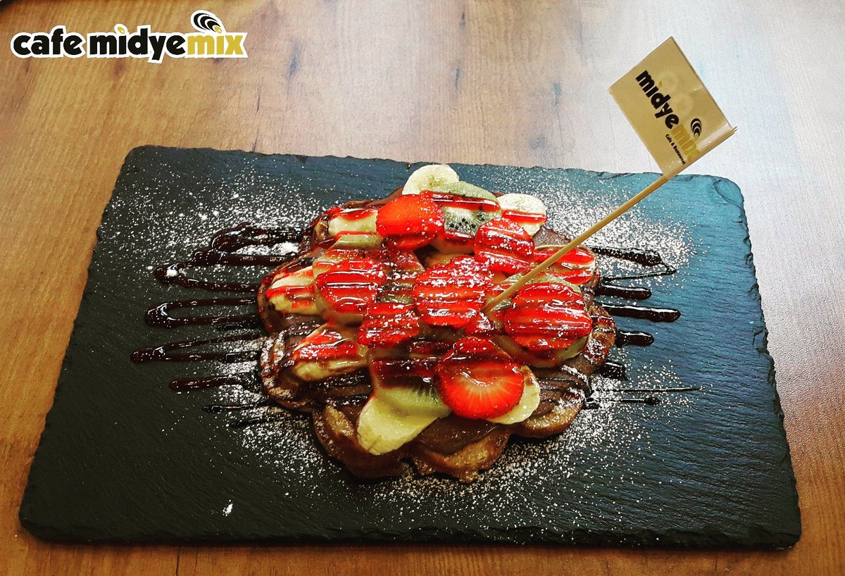 Çok güzel waffle yaptığımızı söylemiş miydik? Cafe Midyemix çok güzel sen de gelsene! 😀🖒👌
#cafe #midyemix #waffle #özgün #sunum #midye