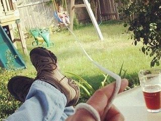 13 Funny Pics of Parents Having Serious Lazy Moments womansworld.com/posts/13-funny…