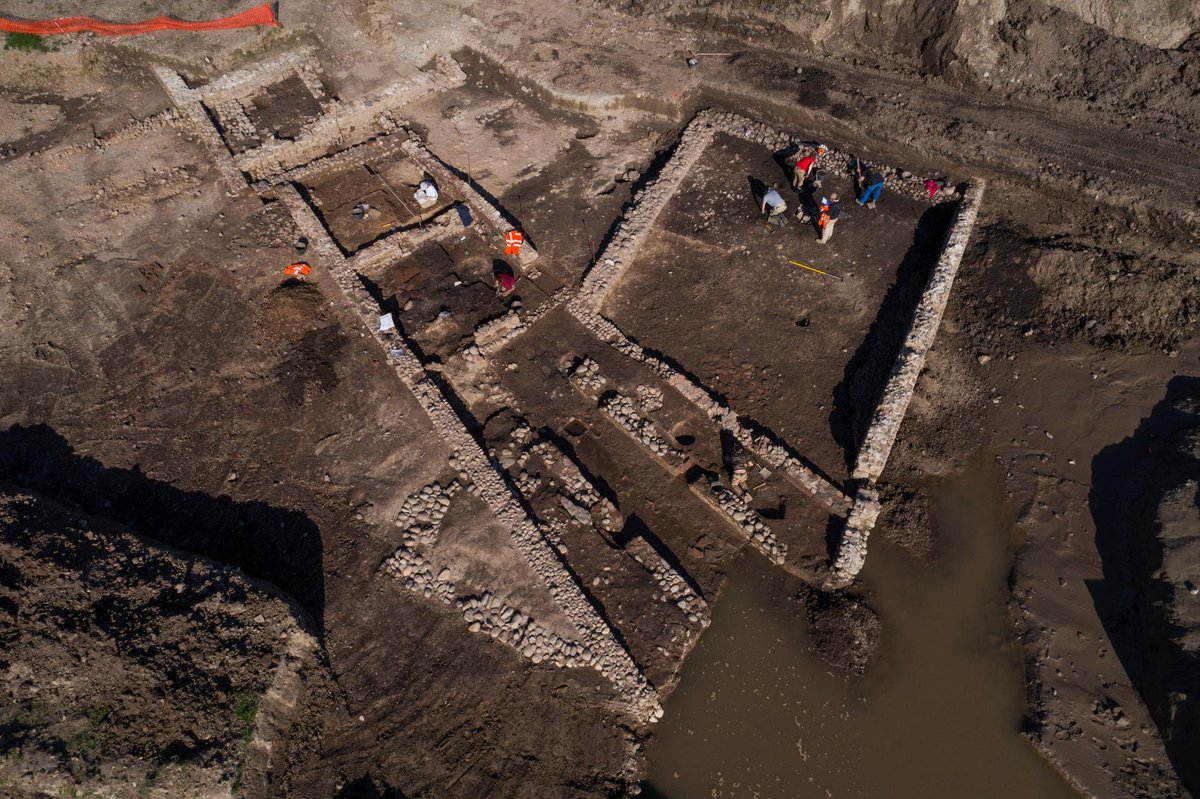 Inrap's tweet photo. [Vidéo] #Corse : du culte de #Mithra aux premiers chrétiens #archéo #archéologie https://t.co/oQX9ftqGON https://t.co/lqyGrGu8ql