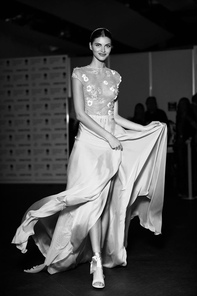 ELITERGB's tweet photo. La espectacular modelo Lituana Anja Voskresenska, posaba así de encantadora en el backtage...
#HannibalLaguna #SILVERSPRING #MBFWMadrid https://t.co/U9RlT43xT7